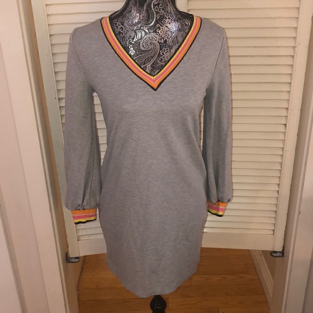 Trina Turk Neon Trim VNeck Athleisure Dress. Run 🏃♀️ to your Cocktail 🍹 Party